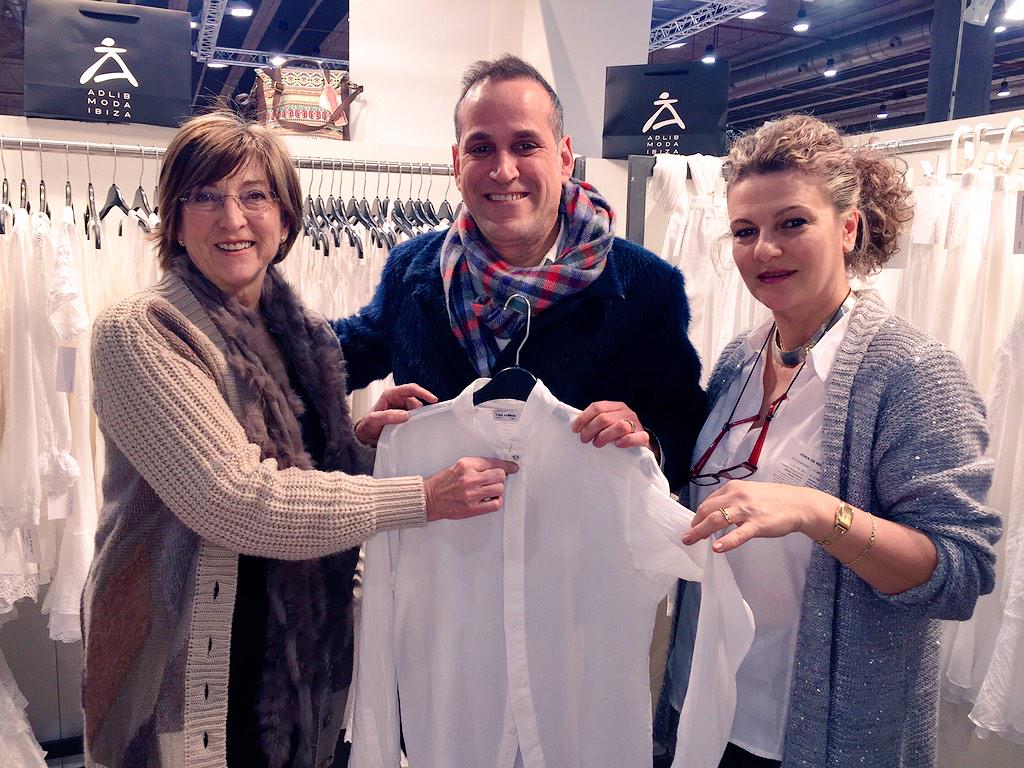 aureliomanzano's tweet photo. Apoyando @PasarelaAdlib en @MOMADmetropolis en el stand de #LuisFerrer #ibiza http://t.co/rGDUAXiKuE