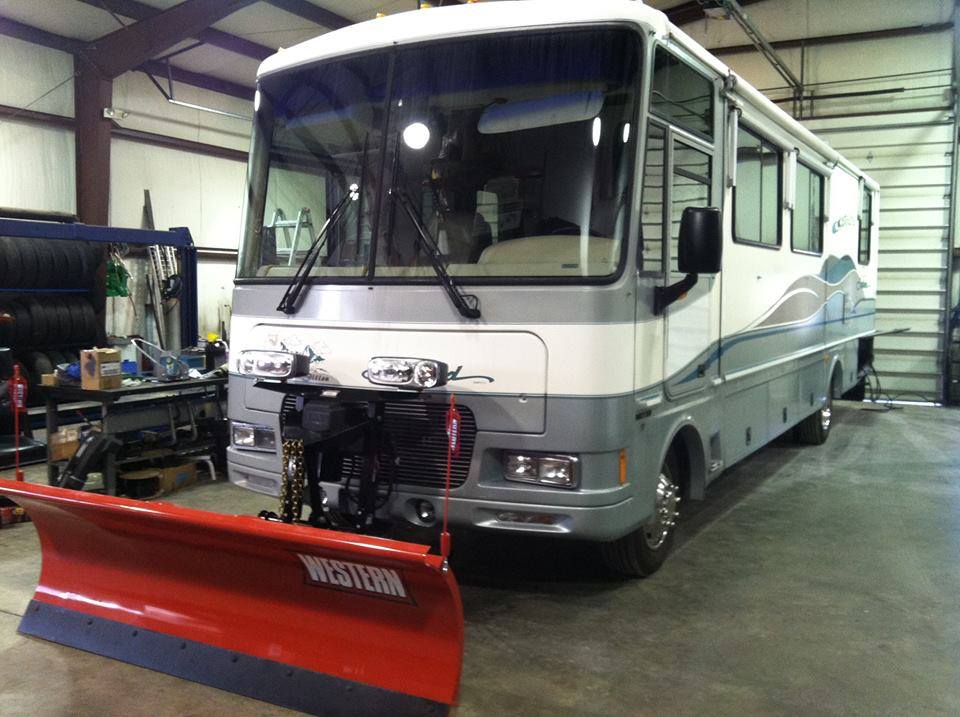 WesternPlows's tweet image. This is the perfect rig for coast-to-coast plowing.