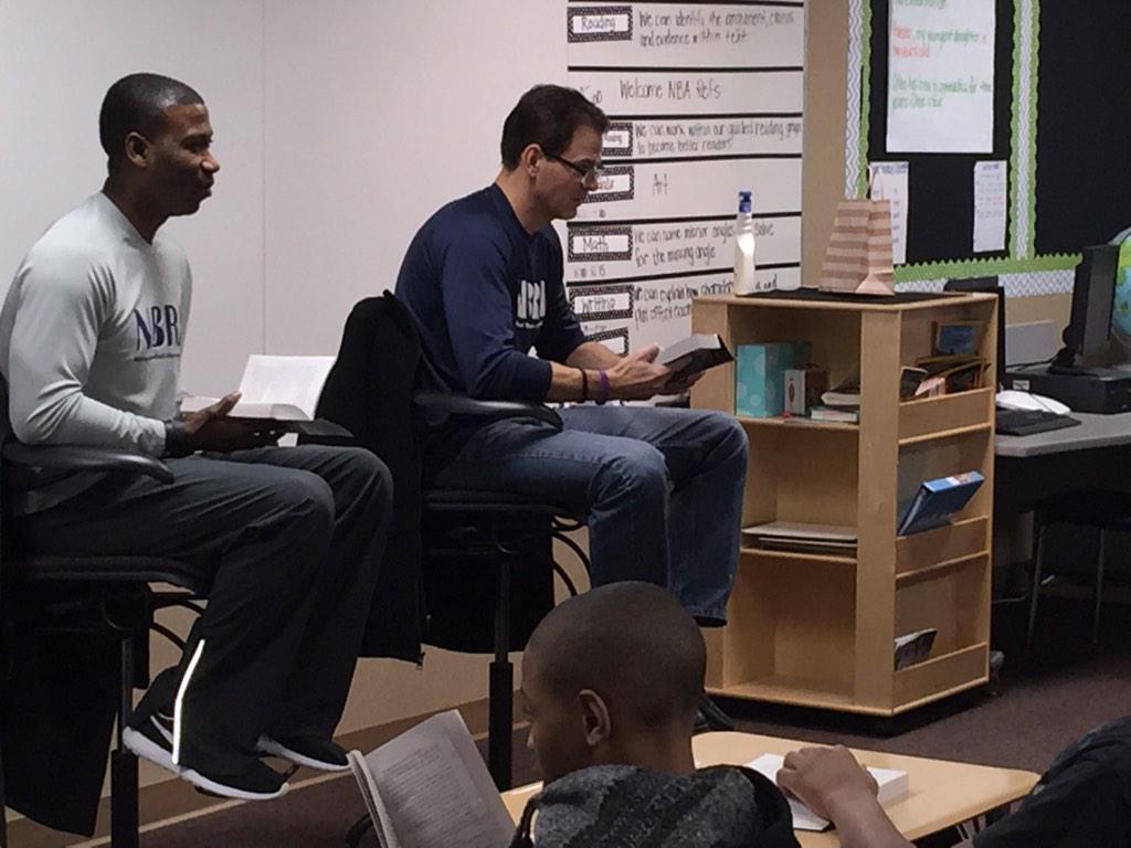 SFE_3820's tweet image. Thanks @OfficialNBARefs and @Scholastic for another great visit.  #motivationtoread #successfulpeopleread #sfereads