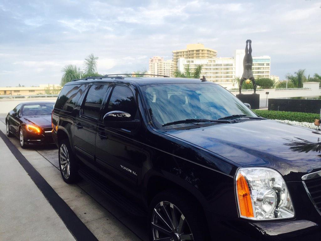 ultrablackcar's tweet photo. Monday Morning Moving through these Beach Streets! Rise and Grind. #blackcarmiami #vipmiamicarservice #miamiboatshow http://t.co/447Zmk1B3A