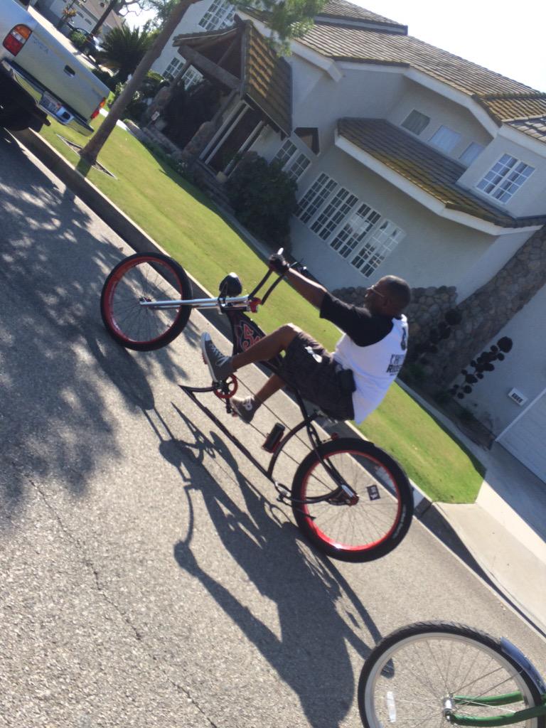 EASTSIDERIDERS's tweet photo. @myfoxla @mariasearth #itsagooddayla Ride 4 Love 2/14/15 #watts. @BikeMetro @CICLEorg @metrolosangeles #ESRBC http://t.co/jf0qf5SqGB