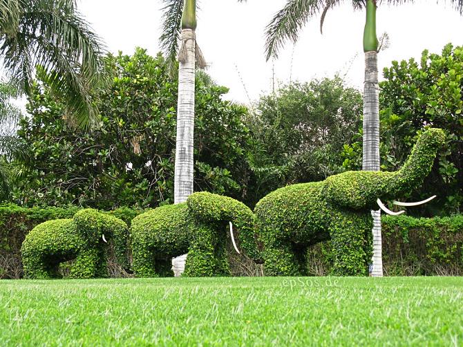 This list of most amazing grass sculptures in the world by <a href="/lazypenguins/">Lazy Penguins</a> made us laugh -> lazypenguins.com/the-most-amazi…