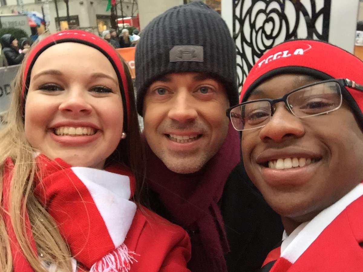 NationalFCCLA's tweet photo. That's @CarsonDaly with two of our NEC officers! #MediaBlitzMonday keeps getting better and better! #FCCLAWeek http://t.co/M1pkhuWsXQ