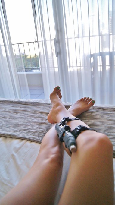 Gone scuba diving in HI, pics soon, but drool over My titanium legknife and sea green toes until I get<a href="/tag/addict"class="tags"><span>#addict</span></a>