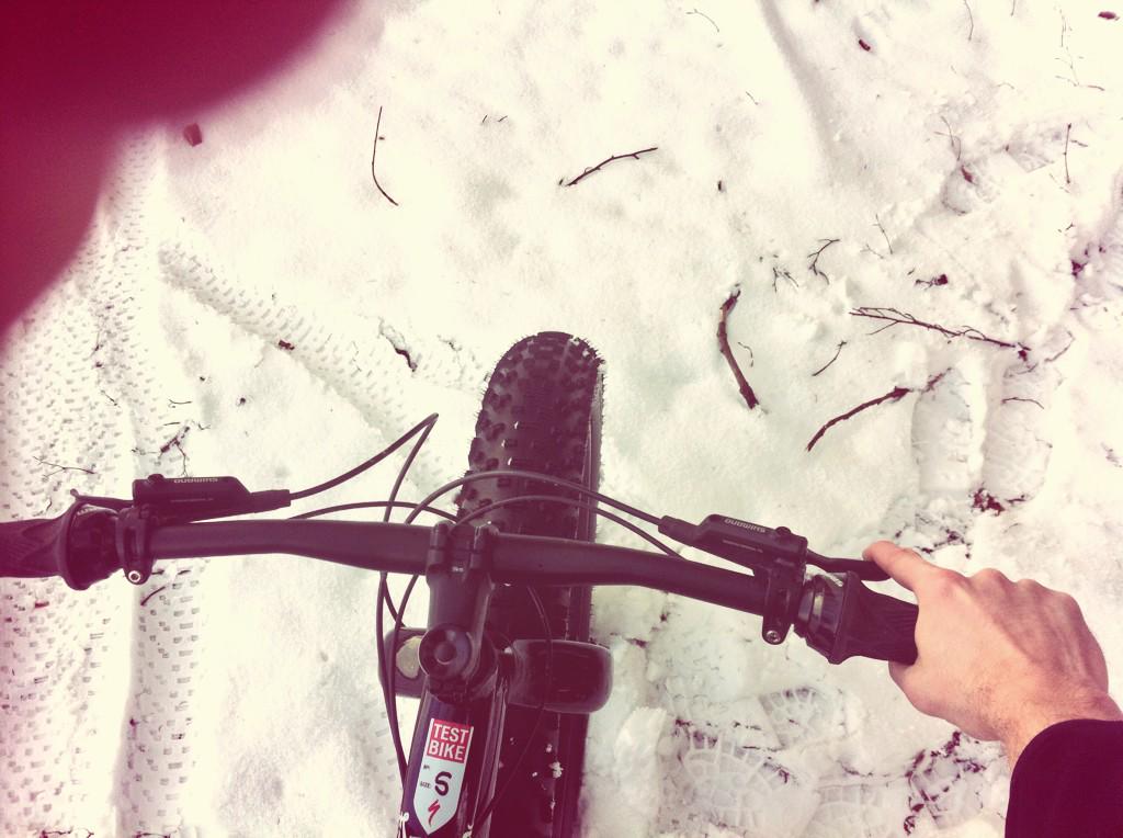 denistomazin's tweet photo. #fun #snow #fatboy #specializedwinter #biketest http://t.co/Jm9O4iydJK