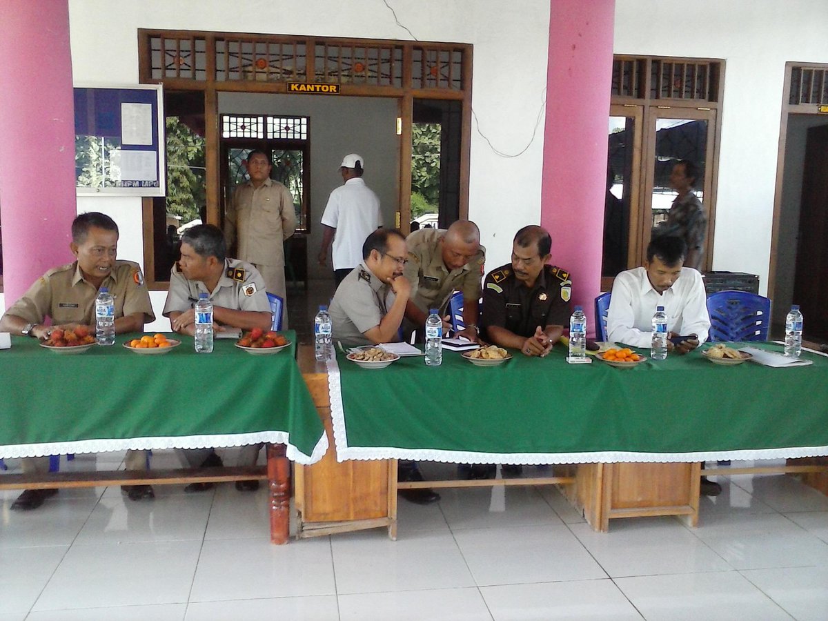 KecamatanGayam's tweet photo. Sosialisasi Prona di desa Katur 9 Feb 2015, di hadiri Camat Gayam,BPN,Kejaksaan,Polres dan warga Desa Katur http://t.co/KAn0hIgqPG