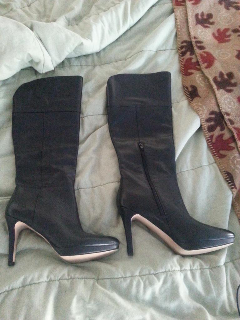 ShoeDaddy69's tweet image. @KyleeMaybe Nice look! Can't wait to see these sexy boots on you 😍 #bootbabe