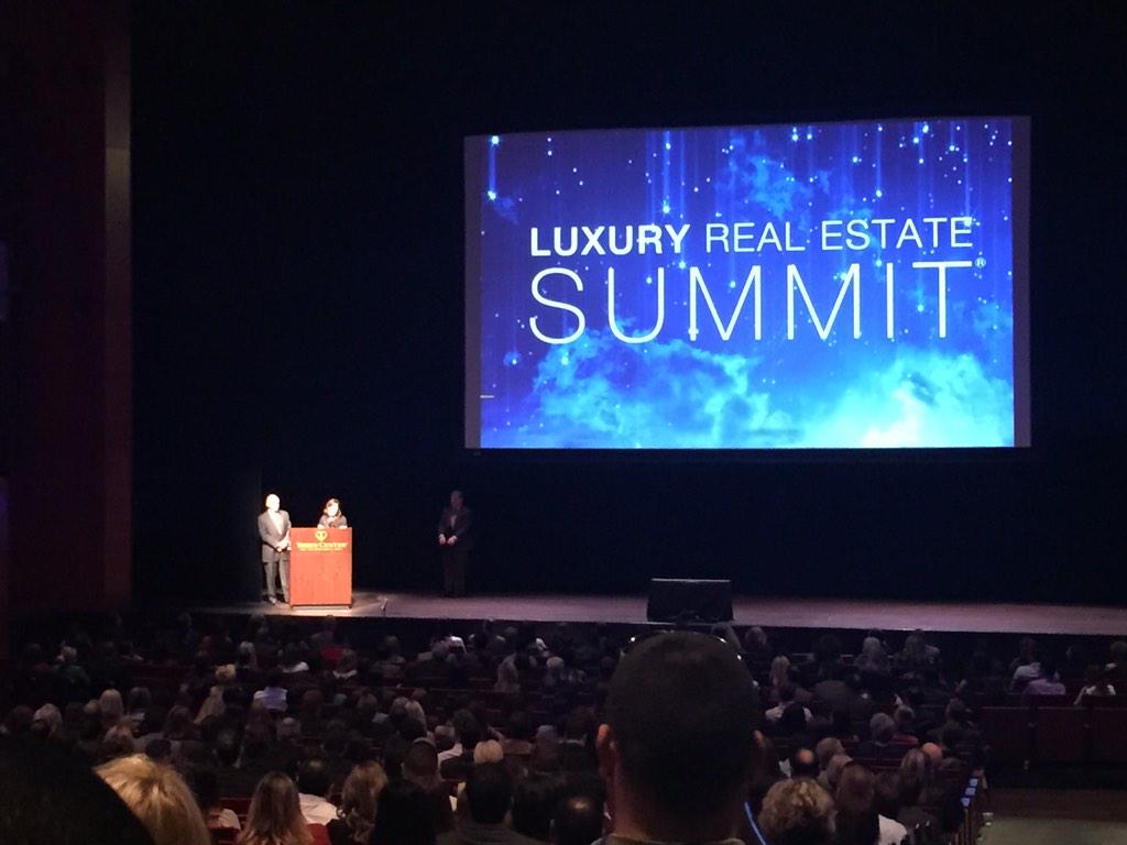 lresummit's tweet photo. Bob Gurwitz of @JulianGoldSA receiving the Stolle Award! So inspiring. #lres #addicted2realestate #satx #lresummit http://t.co/ZhNPz77ANg