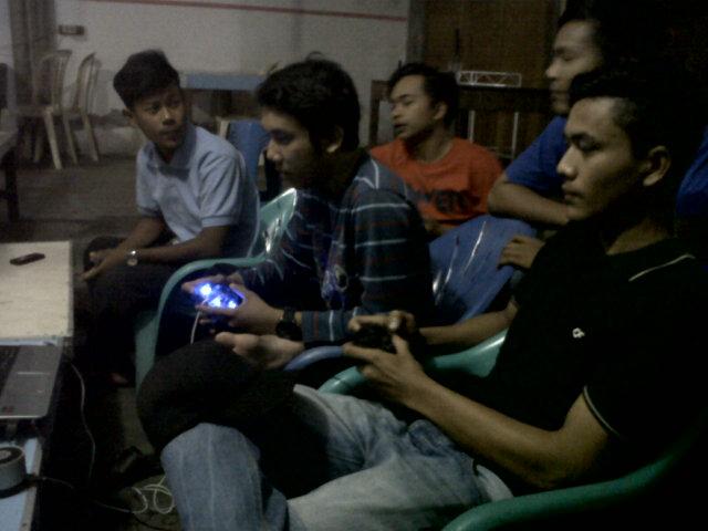 Sociology02's tweet photo. Pertandingan @AriefatjehHakim Vs @HeruYuliandi | Watching : @Rahmat_Agusty @Riki_Khalil http://t.co/Yo0DjHvqyM