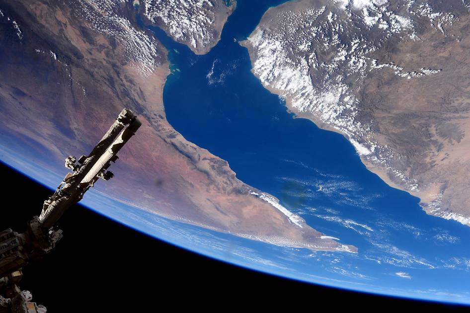 NASA's tweet photo. .@AstroSamantha on @Space_Station: 'A spectacular flyover of the Gulf of Aden and the Horn of Africa. #HelloEarth' http://t.co/YLCXgz1qht