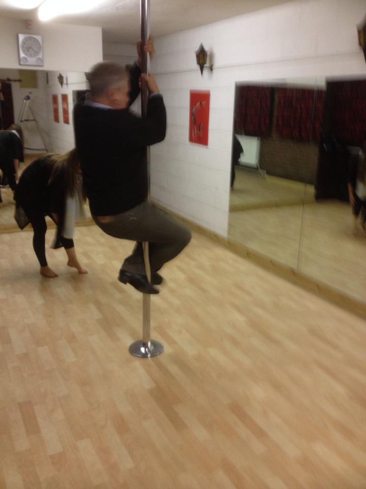 KLLowthian's tweet image. Mr L could have a new career as a pole dancer.  #nevertoooldtolearnnewtricks