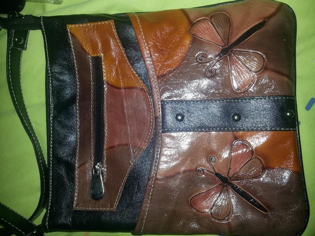 GonzalexmMar's tweet photo. @ventasPTY vendo bellas carteras de cuero http://t.co/bGIrVxREVx