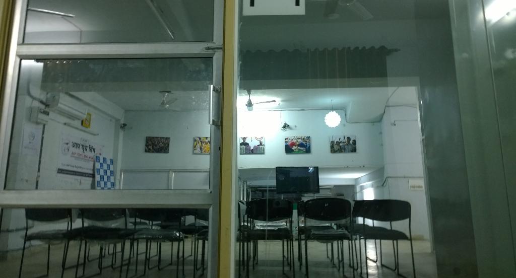contribution_'s tweet photo. Place where all the campaign managers will sit tomorrow. PAC a floor above. #5SaalKejriwal. KejriwalOnTVF. http://t.co/UFN9kJhzRG