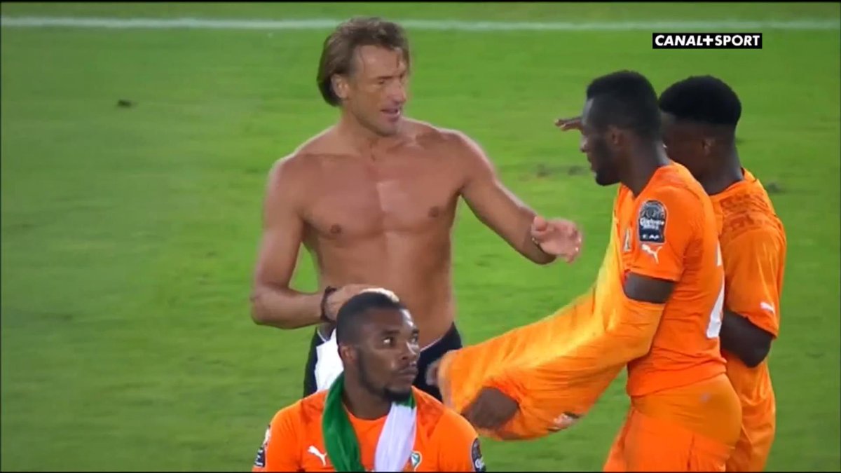 KingOfZeDay's tweet photo. Retour fracassant d'Hervé Renard dans Bande de Confs. #Jplus1 http://t.co/BekHrAyz6N