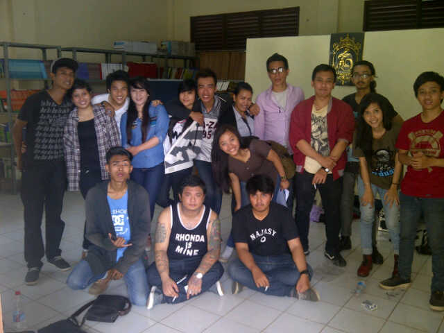 ardiansyahVLEX's tweet photo. Foto jadul jaman eksis di gigs😀 http://t.co/tDYx55zj6X