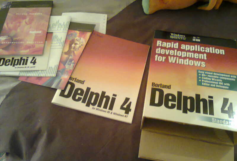 LibraryPlayer's tweet image. @JimMcKeeth My Delphi 4 box, CD and the various documentation that comes with it! #DelphiWeek