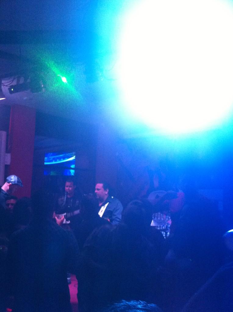 Ambart13's tweet photo. Excelente presentación de @satelitte3 en Discoteca Live http://t.co/nOdv1Cclmn