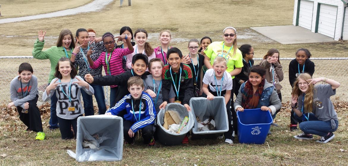 PlazaLegends's tweet photo. @PlazaTigers today picked up trash to make our school a better place! #RAKWeek2015 @DrIvy6 @zogert123 http://t.co/0PVSK1SnJi