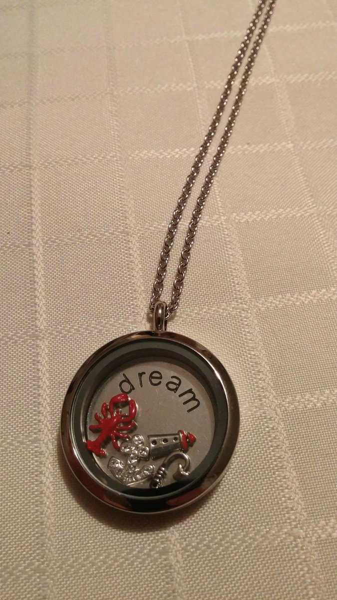 LocketUp2015's tweet image. Hey #Halifax 
Tell your story with customizable lockets. #EastCoastPride southhilldesigns.com/LocketUp2015