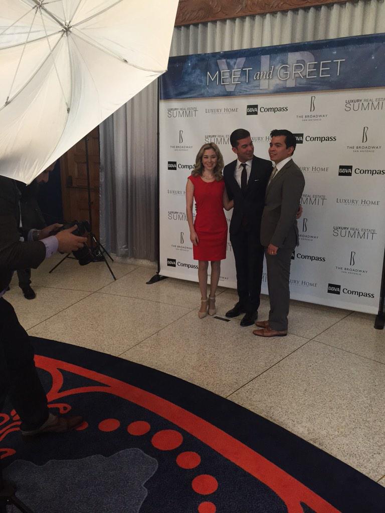 lresummit's tweet photo. Meet and greet with @luisdortiz! #lresummit #lres #satx #realestate #addicted2realestate http://t.co/EPO3YarsGT