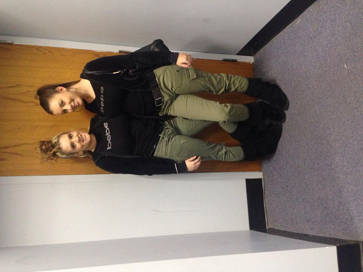 JDHS302's tweet photo. yaup tab n court. show yall school spirit. #twinday http://t.co/rxjbd21l5c