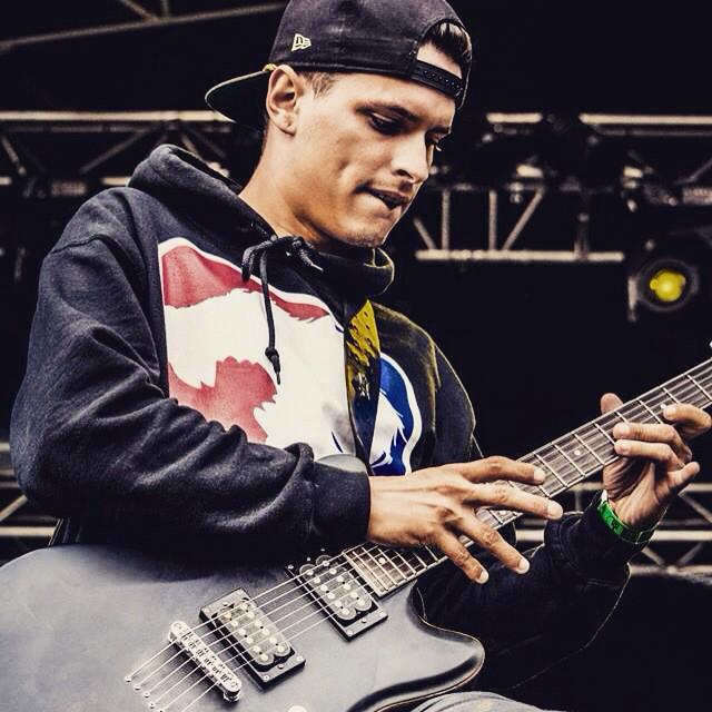 This is how it's done when Julien is on stage !

For booking, contact us here: earlyseasons@gmail.com
#bands #rock