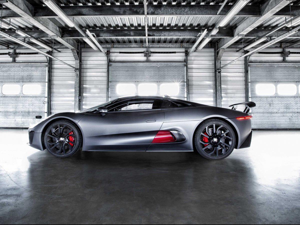 SantaClausch's tweet photo. In Spectre, the bad guys will drive cars that are just as cool as James Bond's. http://t.co/0EUa87fEhA http://t.co/a3s0Mgv8UL”