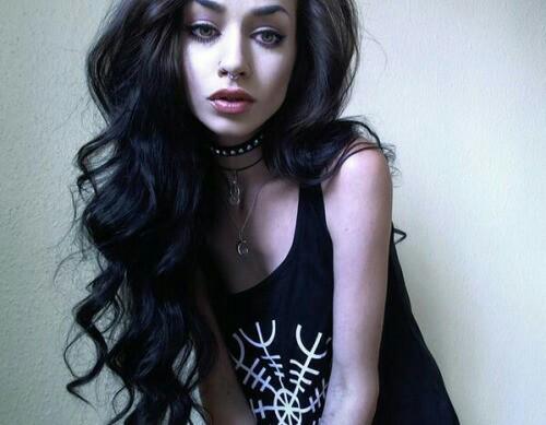 Eva_Lestrange's tweet image. sends a picture of her to @Ron_TheWeasley and a note "thank you for everything Ron, You're my hero x Eva"