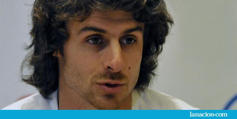 LANACION's tweet photo. Aimar decidió operarse y recién podría jugar en River a partir de junio http://t.co/XeSb6e2sr0 http://t.co/6ncc22vbH6