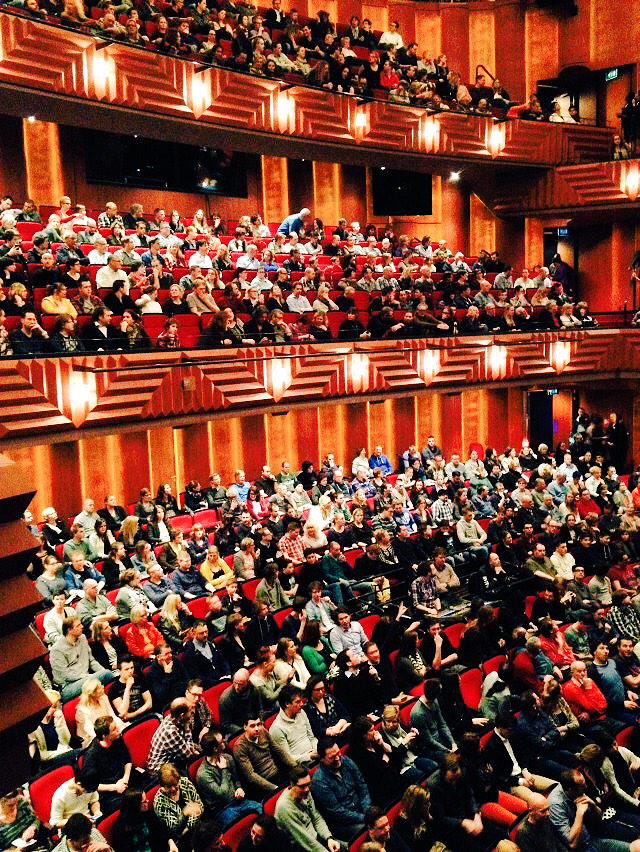 zwolsetheaters's tweet photo. Zo zien wij onze zaal graag! Welkom allemaal! #jochemmeyjer http://t.co/F6x3k4xzSt