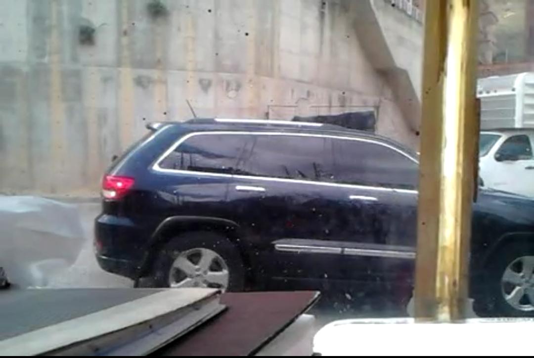OripotoSeguro's tweet photo. Vecinos ayer fue vista esta camioneta en la urbanización con 4 sujetos abordo con actitud sospechosa #oripotoseguro http://t.co/3NnExugHST