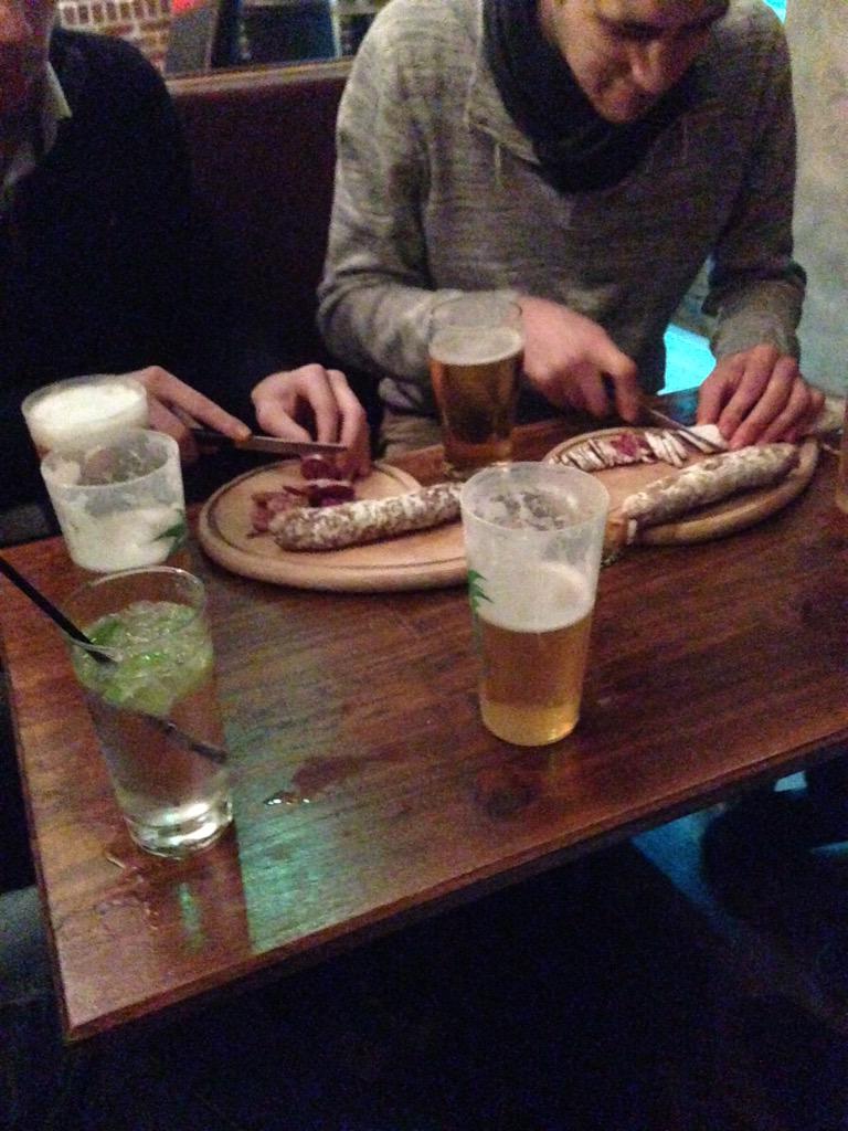 _valentinAlbert's tweet photo. Apéro post #SWLille avec l'orga #qdblille @SWLilleMakers http://t.co/w8TJQC4nld