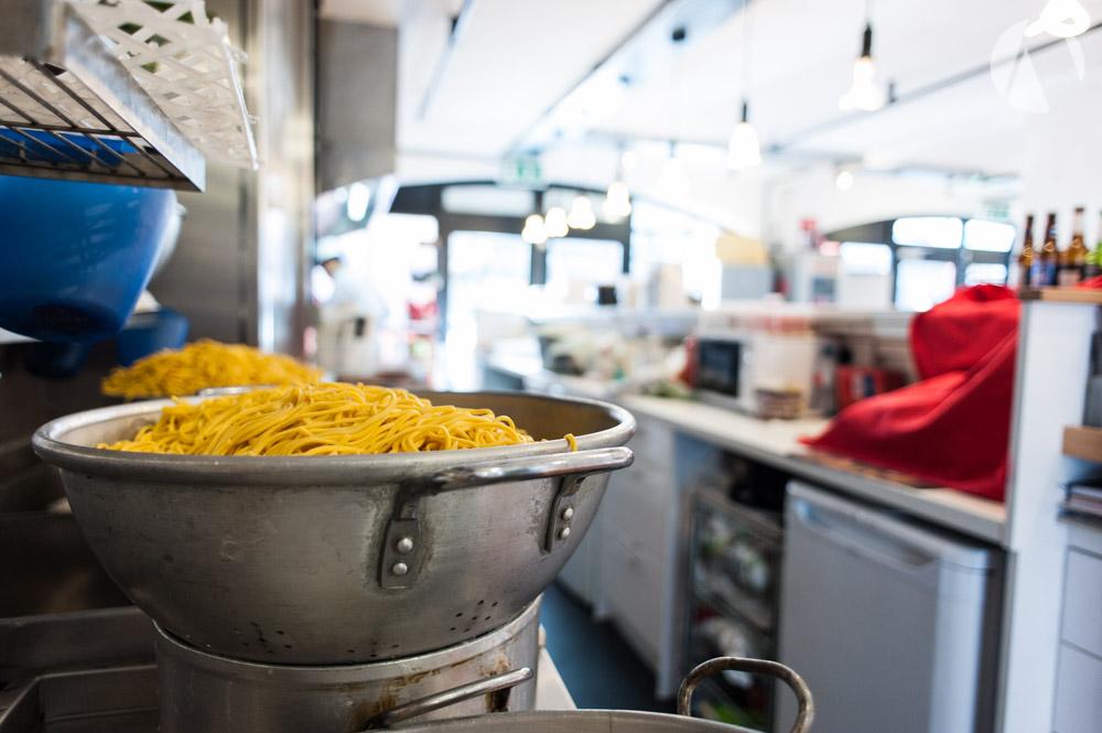 Avantphoto's tweet image. Delicious fresh noodles and ingredients, cooked to perfection on a vibrant and bustling atmosphere. #VirtualDinner