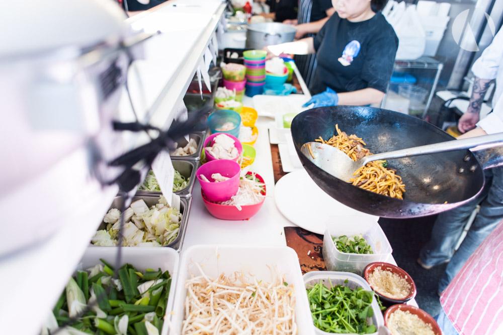 Avantphoto's tweet image. Delicious fresh noodles and ingredients, cooked to perfection on a vibrant and bustling atmosphere. #VirtualDinner