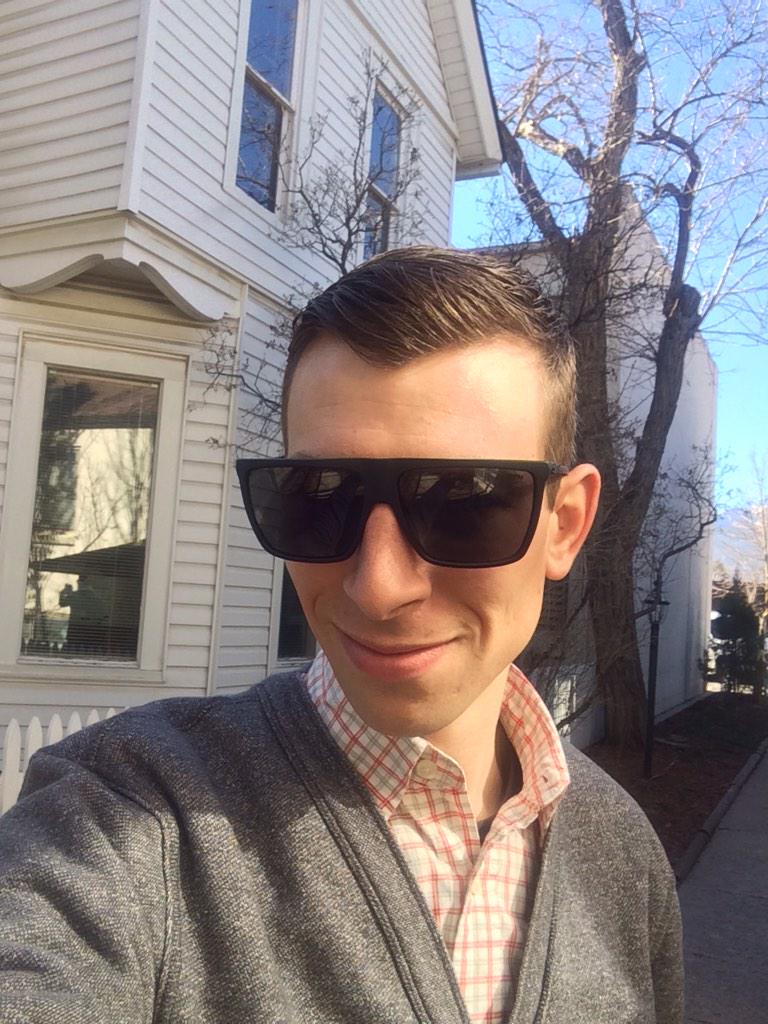 kerryw24's tweet photo. ADVERTISEMENT: Fresh out of #kBeezy's salon. Thanks @kalan_beisel for the do! #freshtodef http://t.co/DdjLXg3Wdc