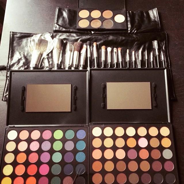Rickys_NYC's tweet image. Have you stocked up on @morphebrushes? @bdharling loaded up with the #glampalette #mattepalette #browpalette and #1…