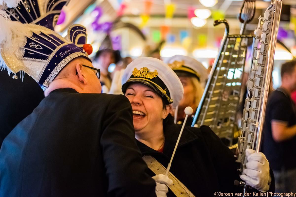 Bekijk foto’s van de Drumband in #Sneek bij de receptie van Carnavalsvereniging <a href="/Oeletoeters11/">Oeletoeters</a> facebook.com/hallelujahmakk…