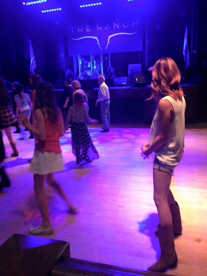 lowilIis's tweet photo. Another fun night at @TheRanchSaloon 🌻👢🎶 http://t.co/cyxLDMFLuN
