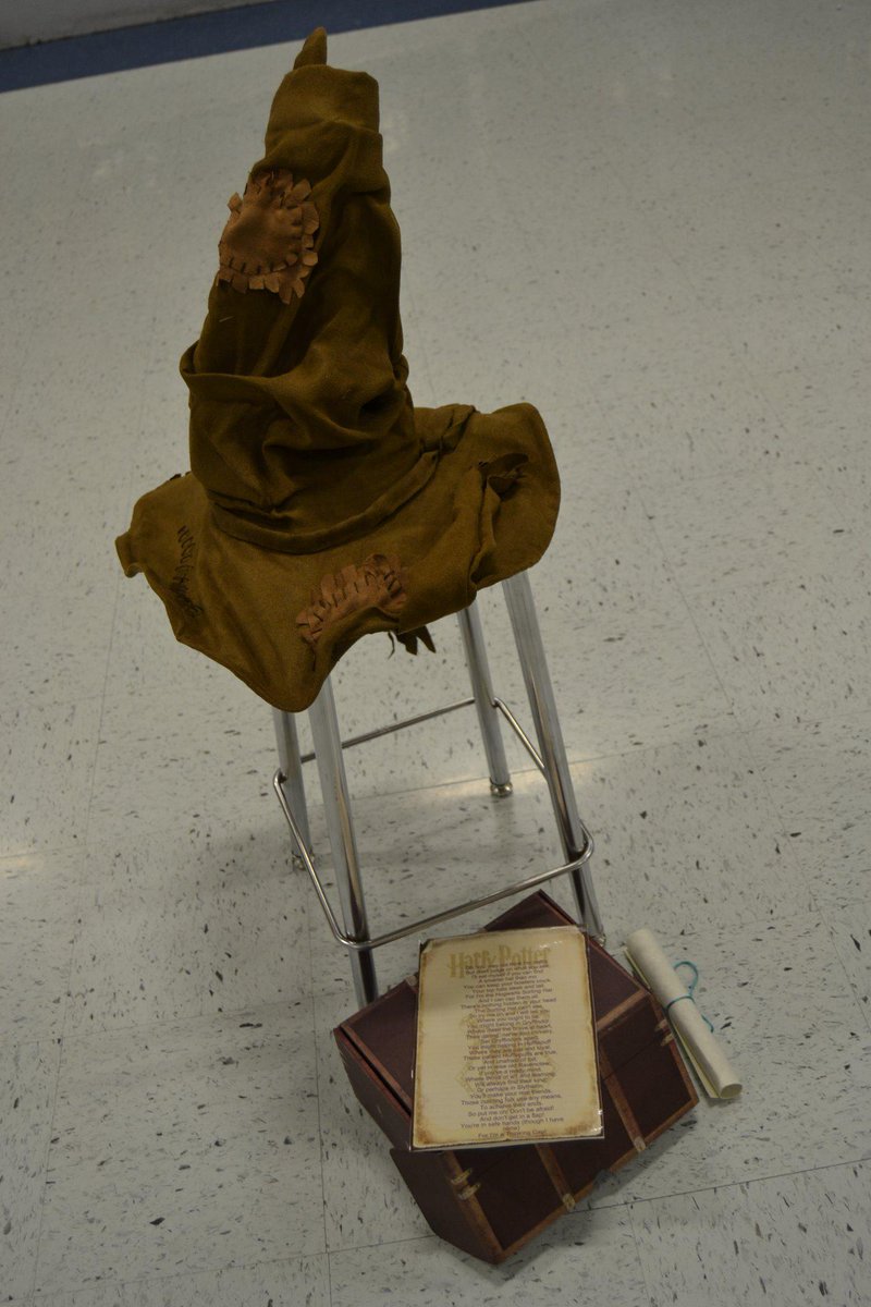 hermie29's tweet photo. #HarryPotterBookNight #kidsbloomsbury http://t.co/imWDYJU5IV