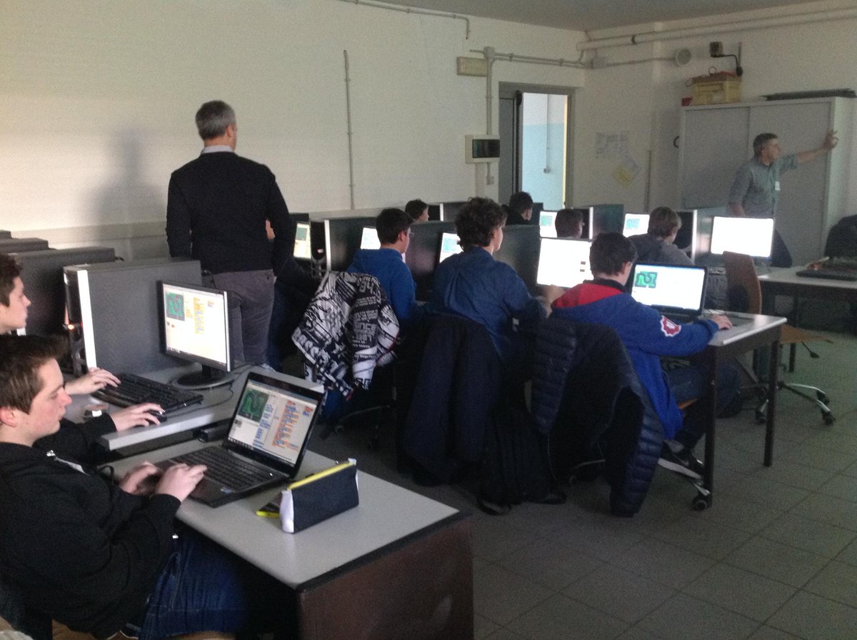kikabrocato's tweet image. #coderdojofvg #malignaniud moments3 from coderdojodojo @ malignani  @giariv @coppolapaolo