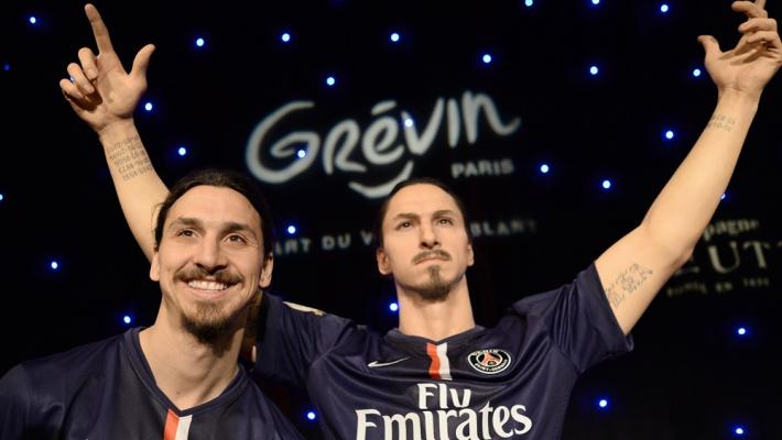 RMCsport's tweet photo. EN IMAGE : Zlatan Ibrahimovic pose avec son double de cire au Musée Grévin >>>> http://t.co/cs7fN2BDaK #RMClive http://t.co/HzQXLRvTmG