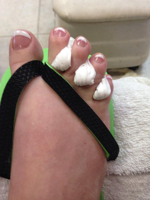 Pretty toes😋😃 http://t.co/kEVwpwNeIx