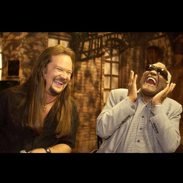 Happy birthday Travis Tritt. This picture makes me so happy. Your Crossroads with Ray Charles was one of the best t 