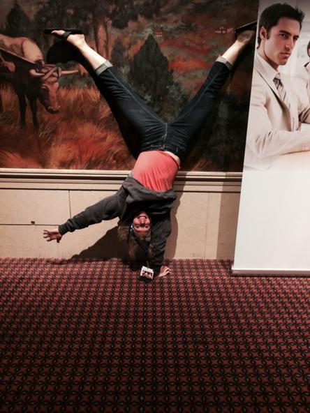 NancyRMartin's tweet photo. #edisonsummit2015 not afraid of a one arm handstand. http://t.co/qo2DqM3yjv