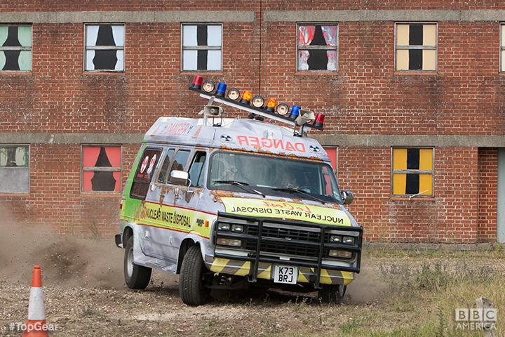 TopGear_BBCA's tweet photo. Racing to save the survivors of a meteorite crash, one dummy at a time. #TopGear http://t.co/oocNiJXQnB