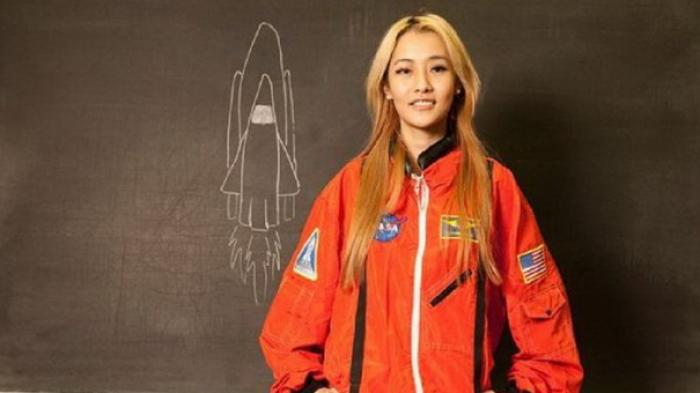 MutiaTarissa's tweet photo. This women born a baby in the mars http://t.co/iqYzXd7YdU