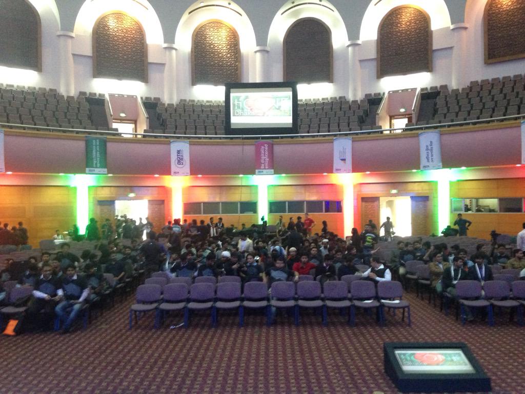 ticonf's tweet photo. Everybody's piling in for #ticonf Dhaka! http://t.co/fBDBclqLrO