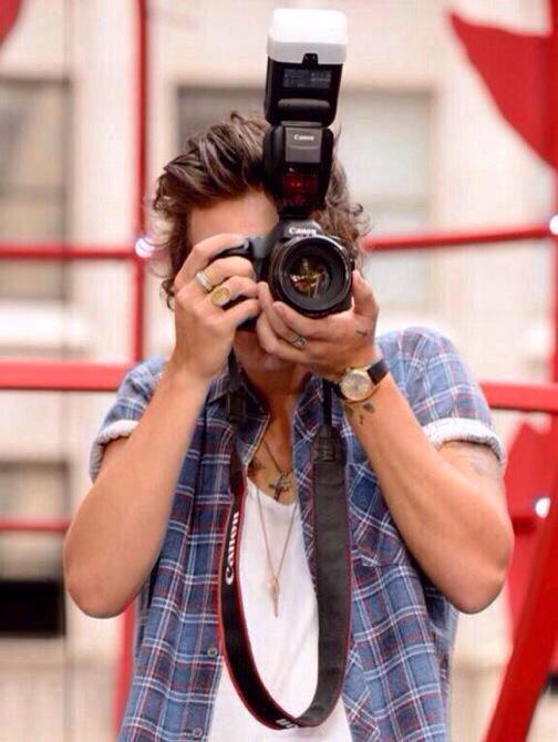 preciousnarry's tweet photo. the tattoos cover more and more skin on each picture 😭 http://t.co/RZOQXaamt9
