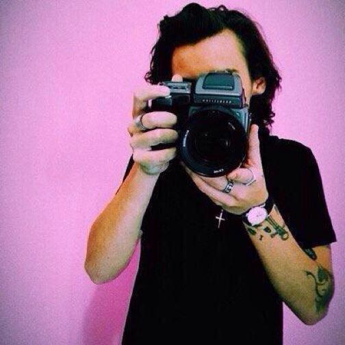 preciousnarry's tweet photo. the tattoos cover more and more skin on each picture 😭 http://t.co/RZOQXaamt9