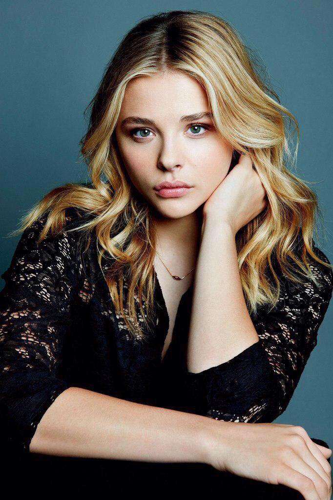 Happy birthday  chloe grace moretz  (From JAPAN  )

Ily          